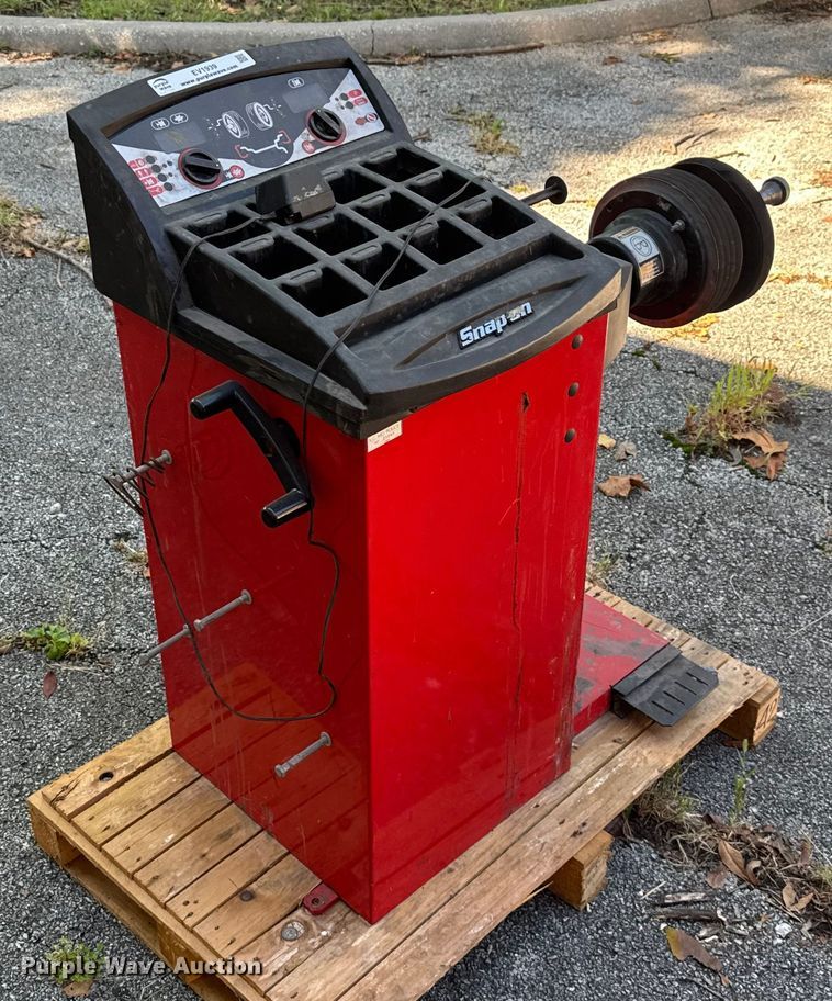 image for item EV1939 Snap-On EEWB308A motorcycle tire balancer