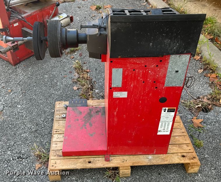 image for item EV1939 Snap-On EEWB308A motorcycle tire balancer