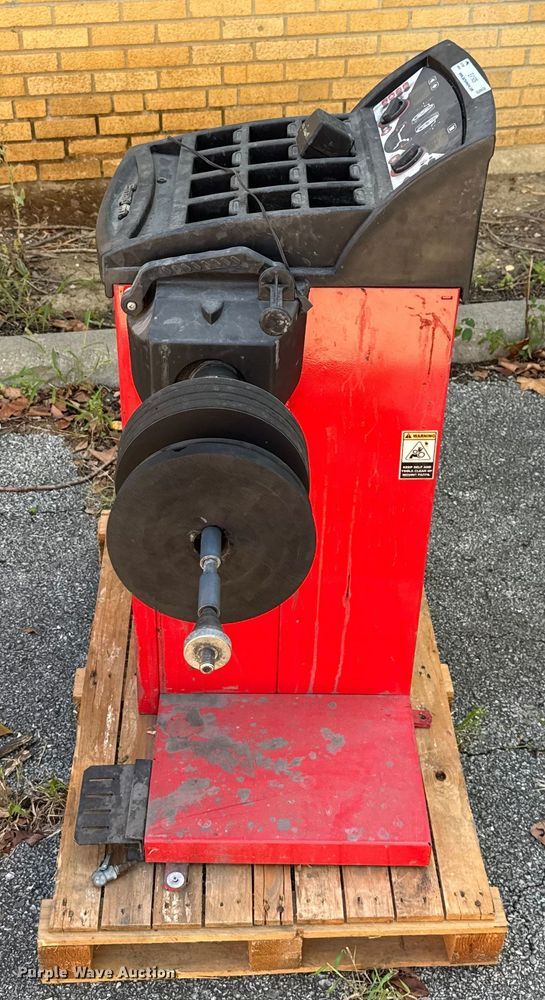 image for item EV1939 Snap-On EEWB308A motorcycle tire balancer