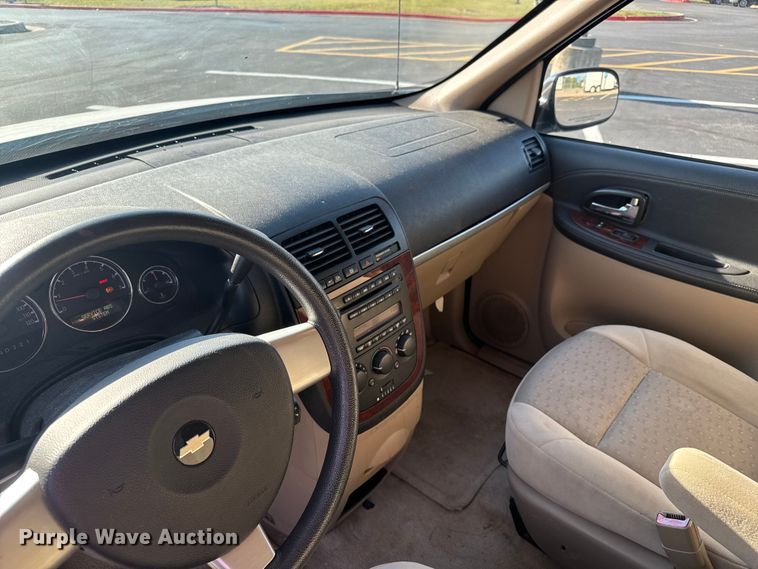 image for item EV1974 2008 Chevrolet Uplander van