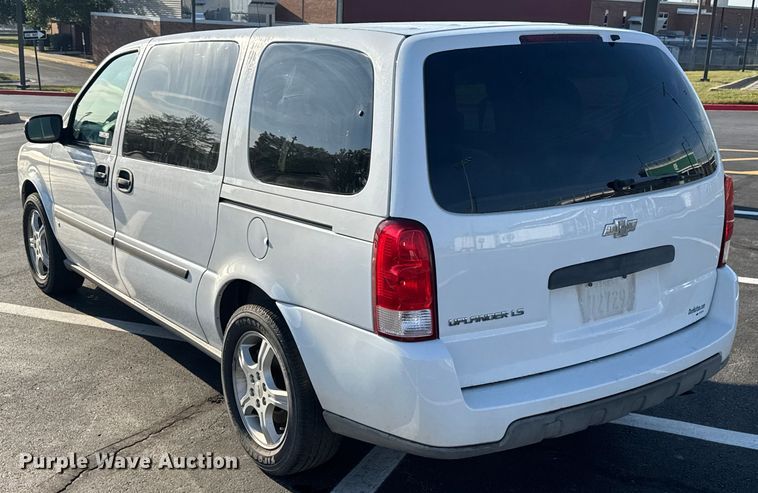 image for item EV1975 2008 Chevrolet Uplander LS van
