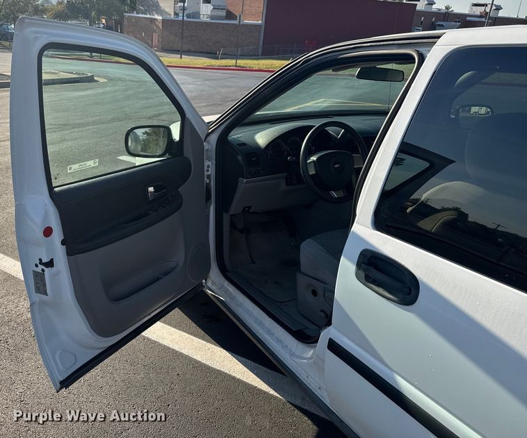 image for item EV1975 2008 Chevrolet Uplander LS van