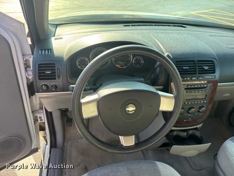 image for item EV1975 2008 Chevrolet Uplander LS van