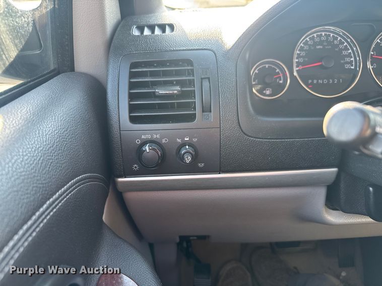 image for item EV1975 2008 Chevrolet Uplander LS van