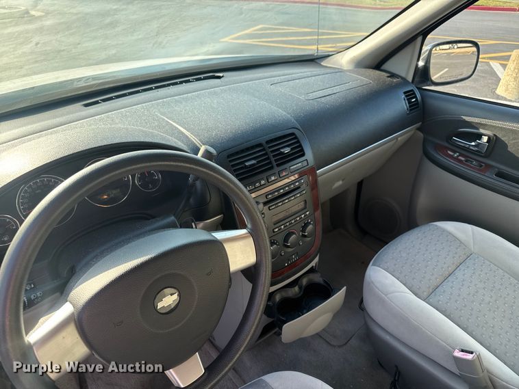 image for item EV1975 2008 Chevrolet Uplander LS van