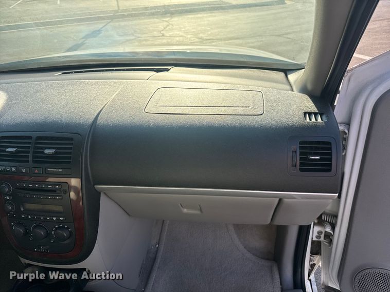 image for item EV1975 2008 Chevrolet Uplander LS van