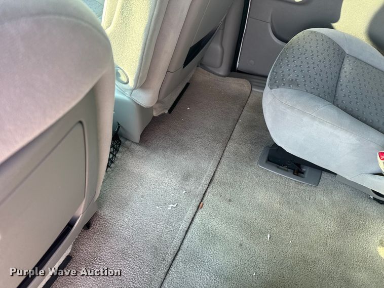 image for item EV1975 2008 Chevrolet Uplander LS van