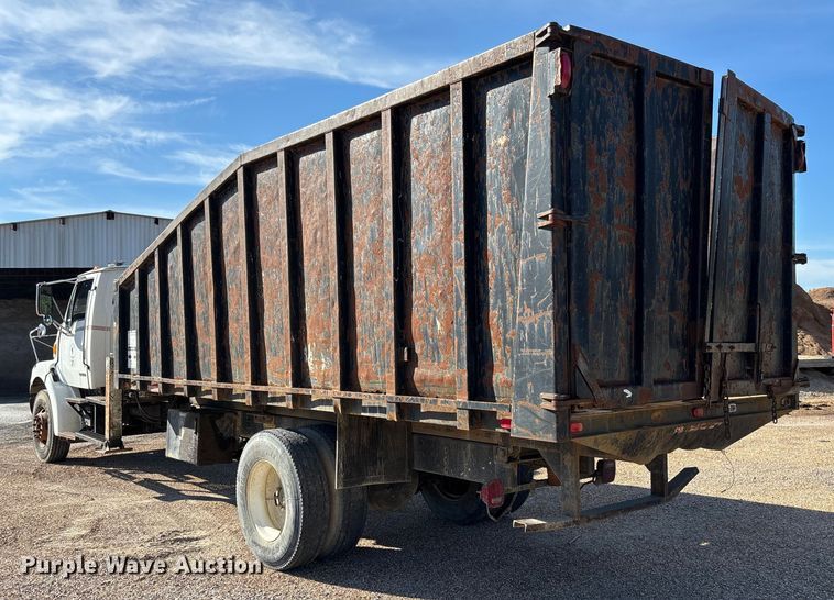 image for item EV3033 2000 Sterling LT7501 grapple truck