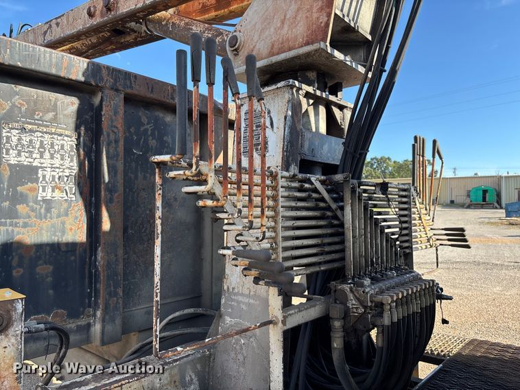 image for item EV3033 2000 Sterling LT7501 grapple truck