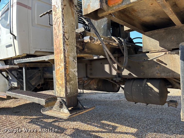 image for item EV3033 2000 Sterling LT7501 grapple truck