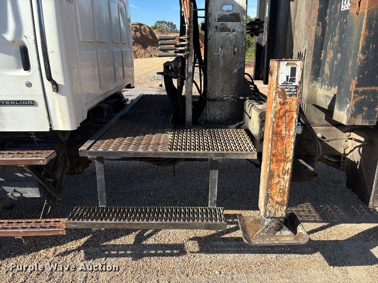 image for item EV3033 2000 Sterling LT7501 grapple truck