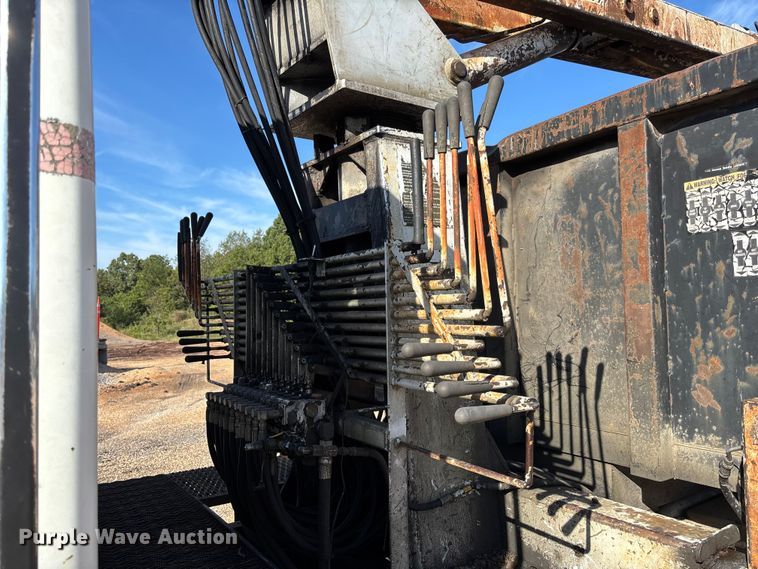 image for item EV3033 2000 Sterling LT7501 grapple truck