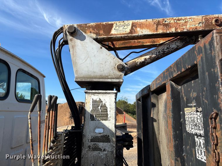 image for item EV3033 2000 Sterling LT7501 grapple truck