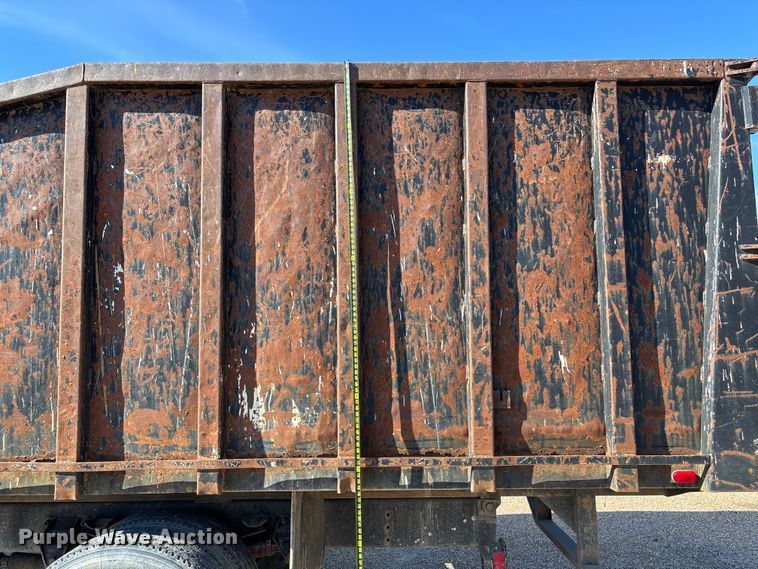 image for item EV3033 2000 Sterling LT7501 grapple truck