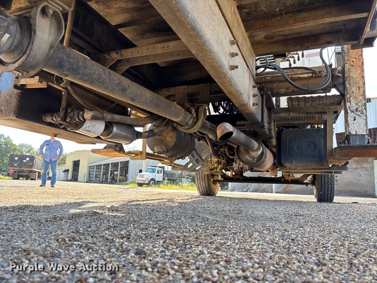 image for item EV3033 2000 Sterling LT7501 grapple truck