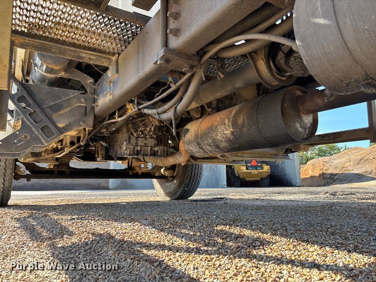 image for item EV3033 2000 Sterling LT7501 grapple truck