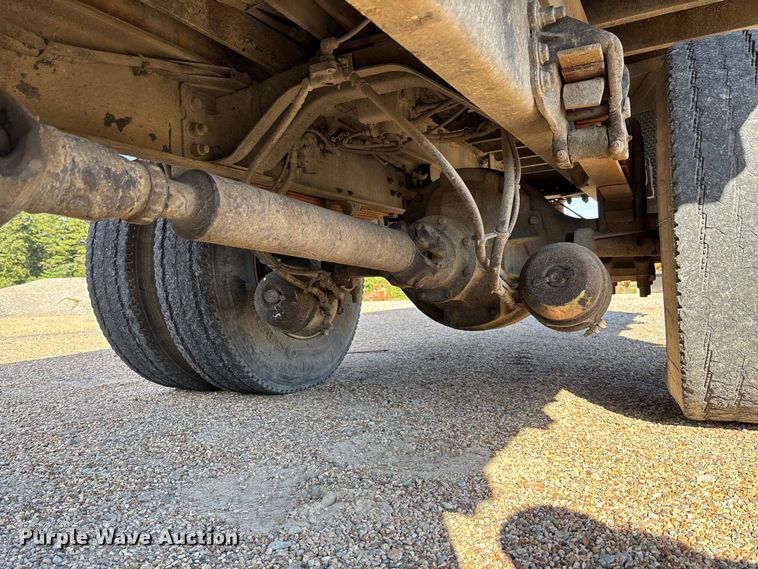 image for item EV3033 2000 Sterling LT7501 grapple truck