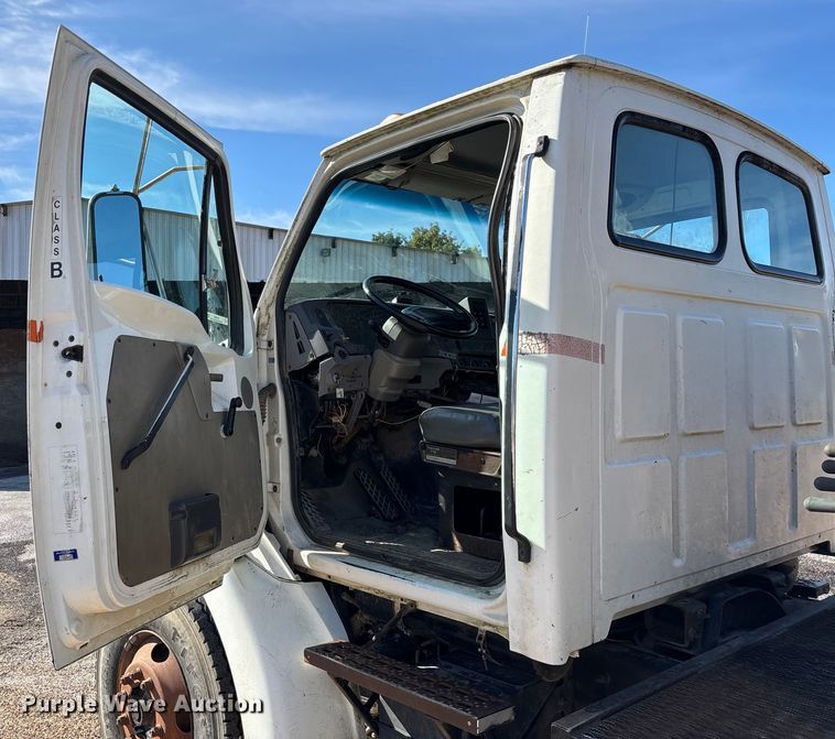 image for item EV3033 2000 Sterling LT7501 grapple truck