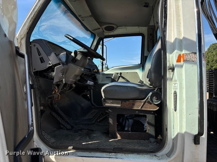 image for item EV3033 2000 Sterling LT7501 grapple truck