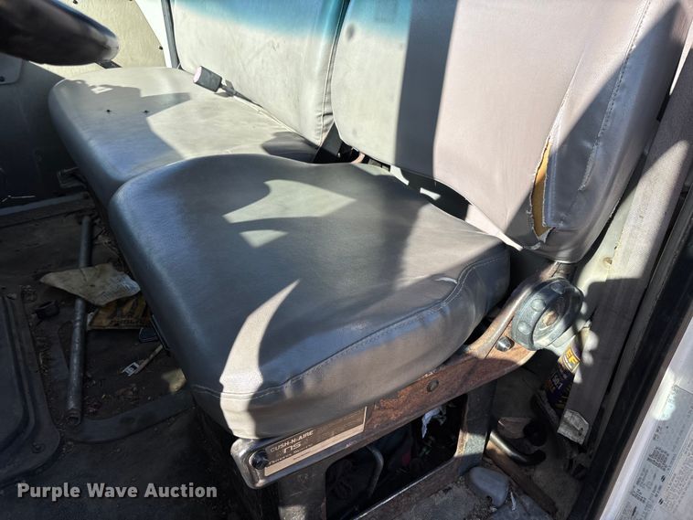 image for item EV3033 2000 Sterling LT7501 grapple truck