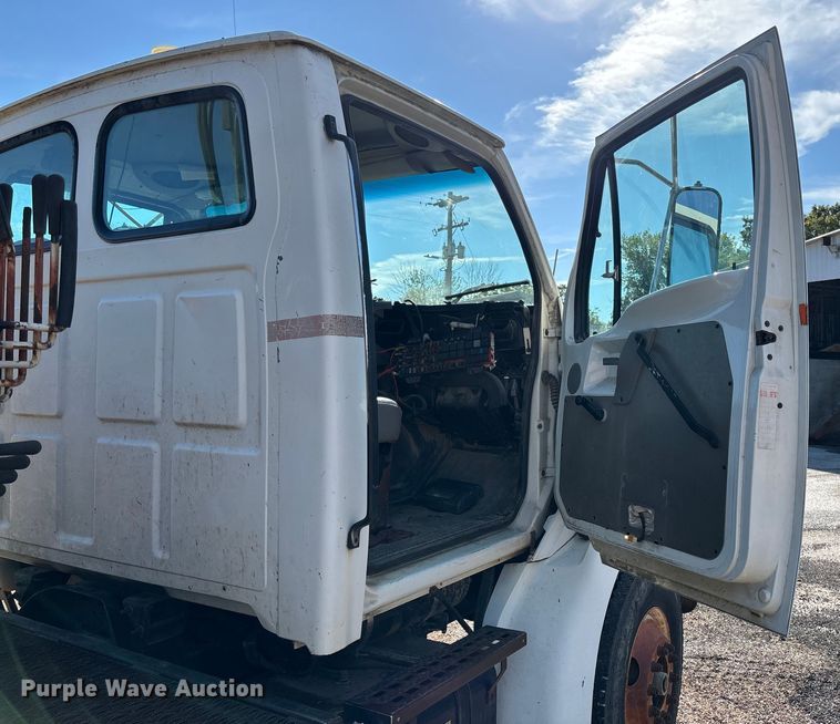 image for item EV3033 2000 Sterling LT7501 grapple truck