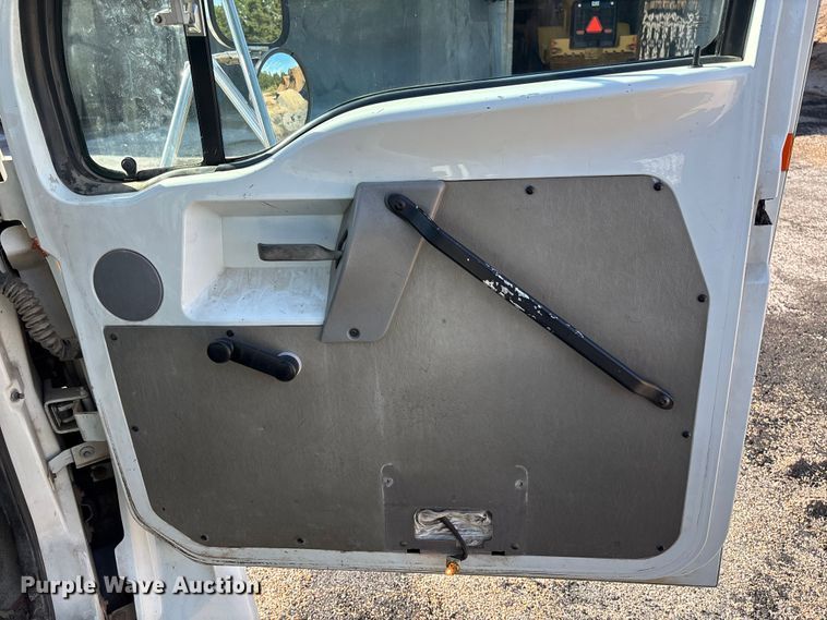 image for item EV3033 2000 Sterling LT7501 grapple truck