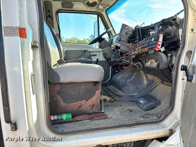 image for item EV3033 2000 Sterling LT7501 grapple truck