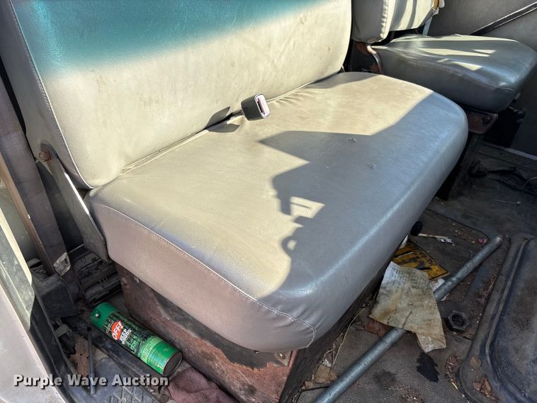 image for item EV3033 2000 Sterling LT7501 grapple truck