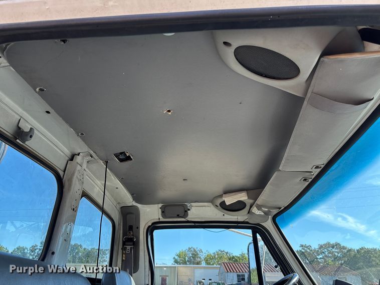 image for item EV3033 2000 Sterling LT7501 grapple truck