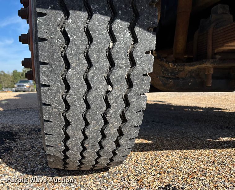 image for item EV3033 2000 Sterling LT7501 grapple truck