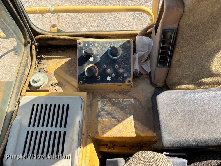 image for item EV3035 1997 Caterpillar 963B track loader