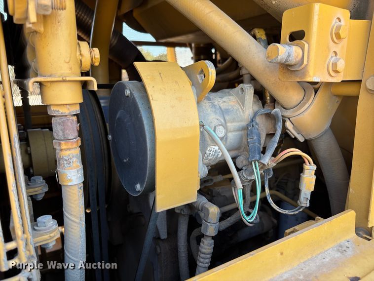 image for item EV3035 1997 Caterpillar 963B track loader