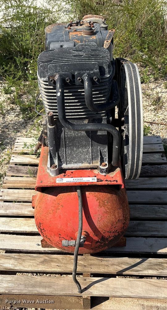 image for item EV3042 Devilbiss Pro Air 2 air compressor