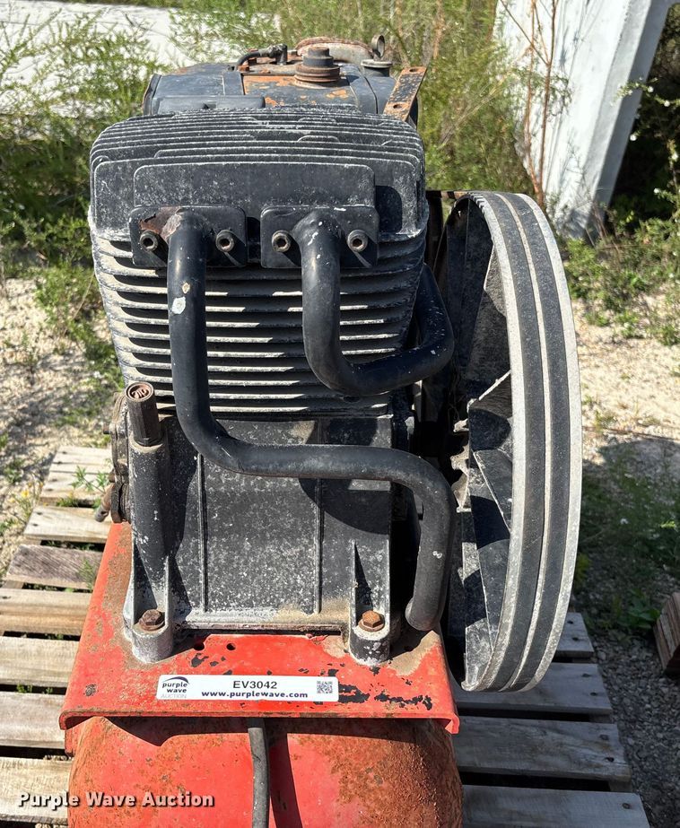 image for item EV3042 Devilbiss Pro Air 2 air compressor