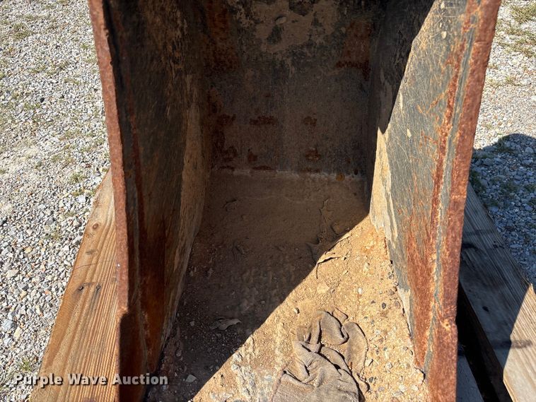 image for item EV3046 Caterpillar 18