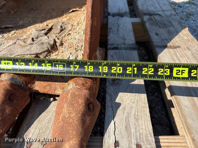 image for item EV3046 Caterpillar 18