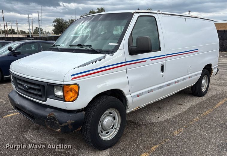 image for item EV3070 2004 Ford E150 van
