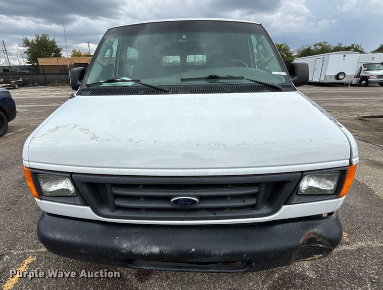 image for item EV3070 2004 Ford E150 van
