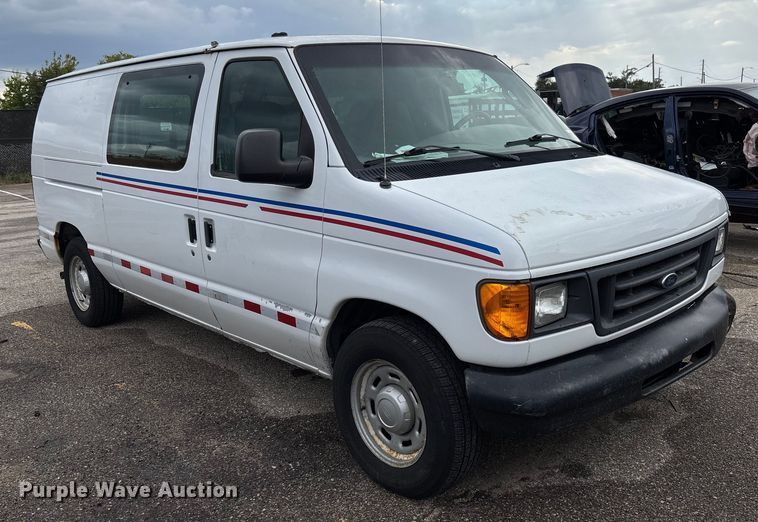 image for item EV3070 2004 Ford E150 van
