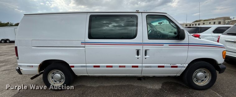 image for item EV3070 2004 Ford E150 van