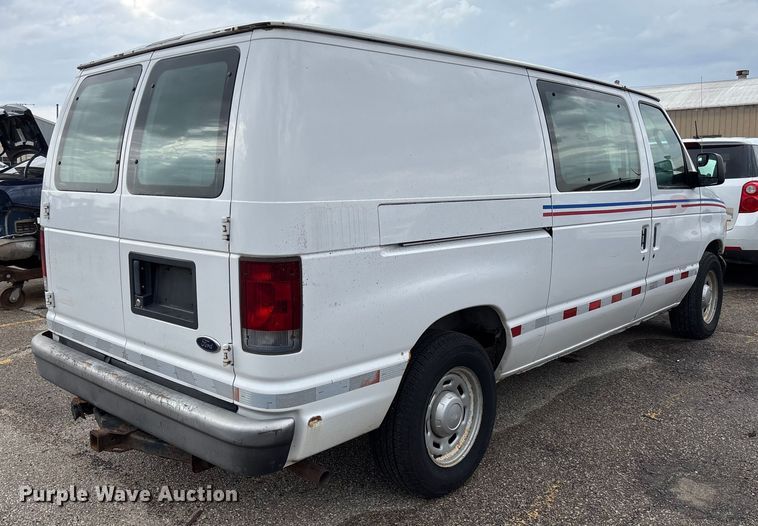 image for item EV3070 2004 Ford E150 van