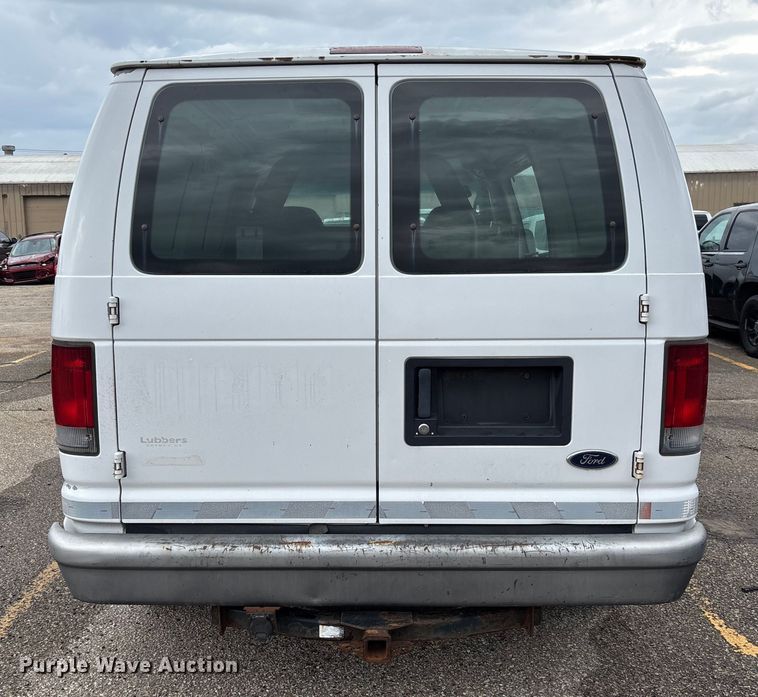 image for item EV3070 2004 Ford E150 van