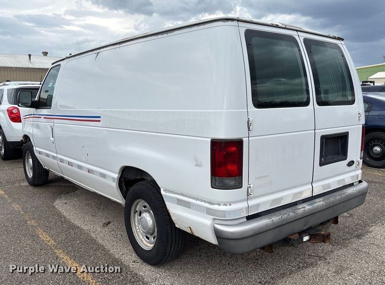 image for item EV3070 2004 Ford E150 van