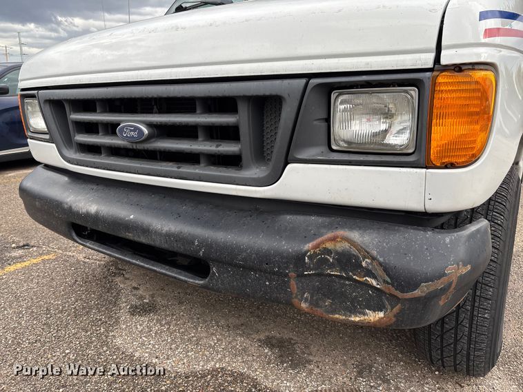 image for item EV3070 2004 Ford E150 van