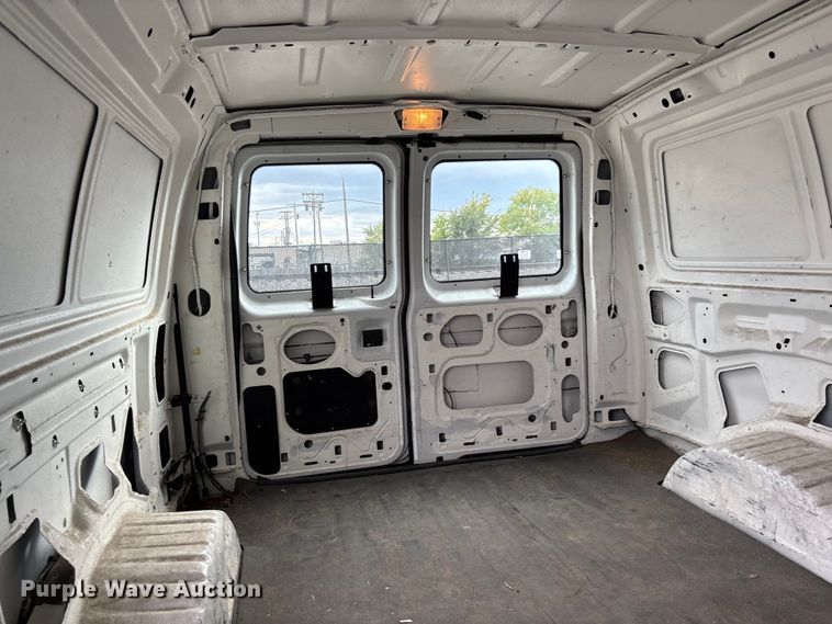 image for item EV3070 2004 Ford E150 van