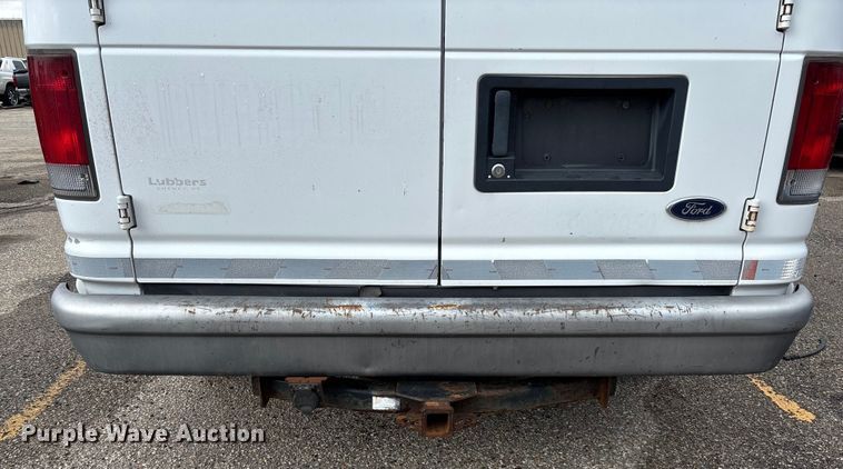 image for item EV3070 2004 Ford E150 van
