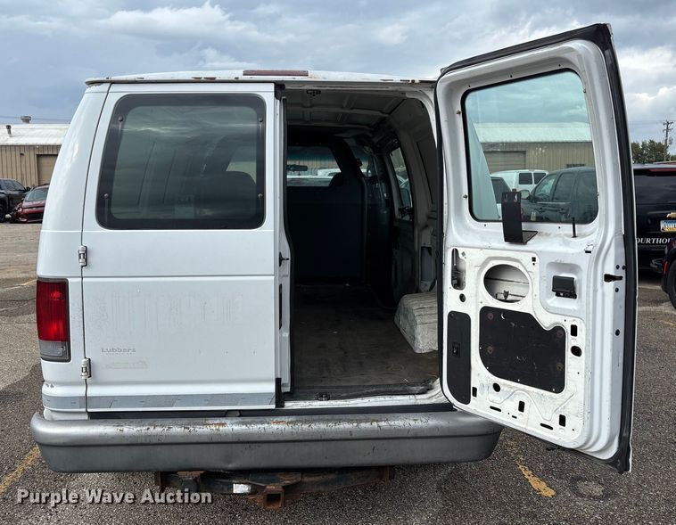 image for item EV3070 2004 Ford E150 van