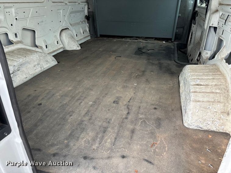 image for item EV3070 2004 Ford E150 van