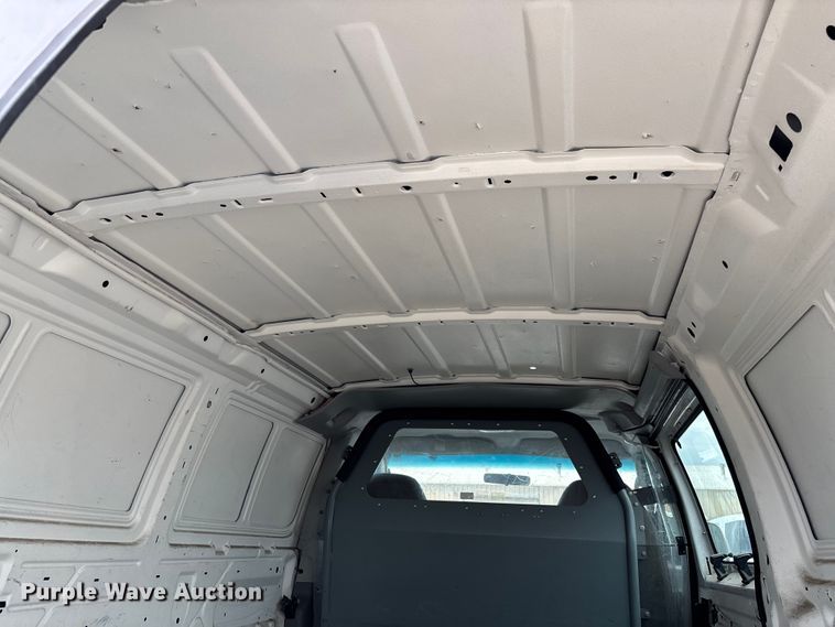 image for item EV3070 2004 Ford E150 van