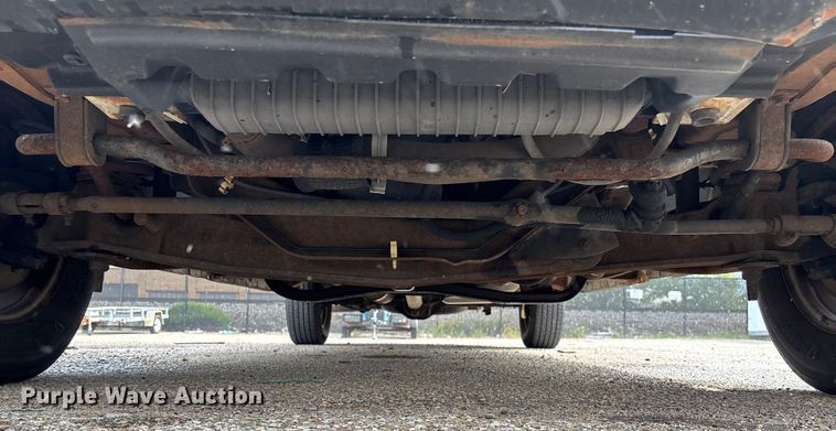 image for item EV3070 2004 Ford E150 van